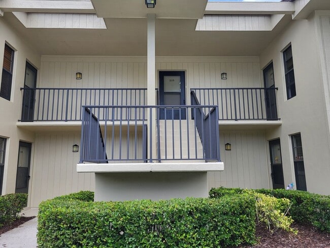 Building Photo - Welcome to Vista Plantations! An Independe... Rental