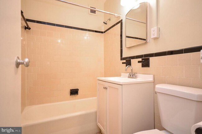 Photo - 4100 W St NW Unidad 303