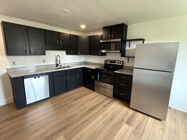 Photo - 230 N 11th Ct
