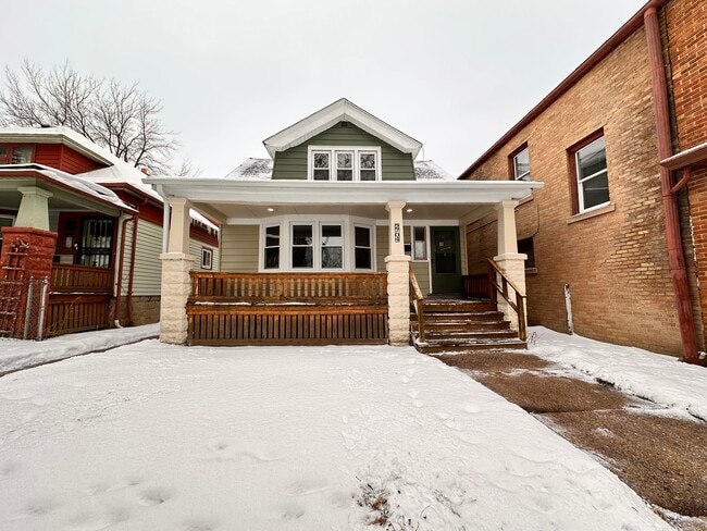 Building Photo - 2704 W Concordia Ave