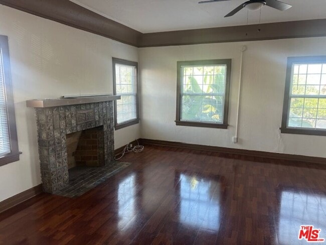 Building Photo - 2215 7th Ave Unit 4