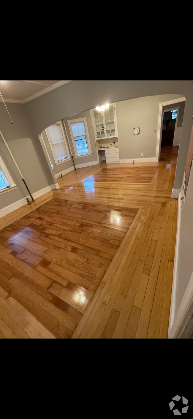 Building Photo - 18 Summer St Unit 2nd floor Rental