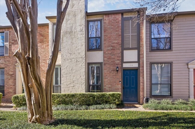 Building Photo - 1201 McDuffie St Unit 126