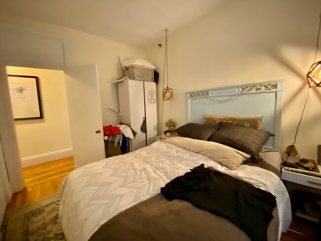 913 Boylston St Unit 4