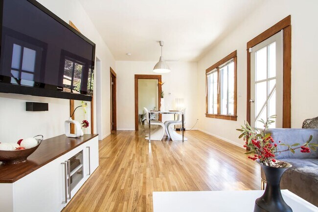 Photo - 2161 Ewing St