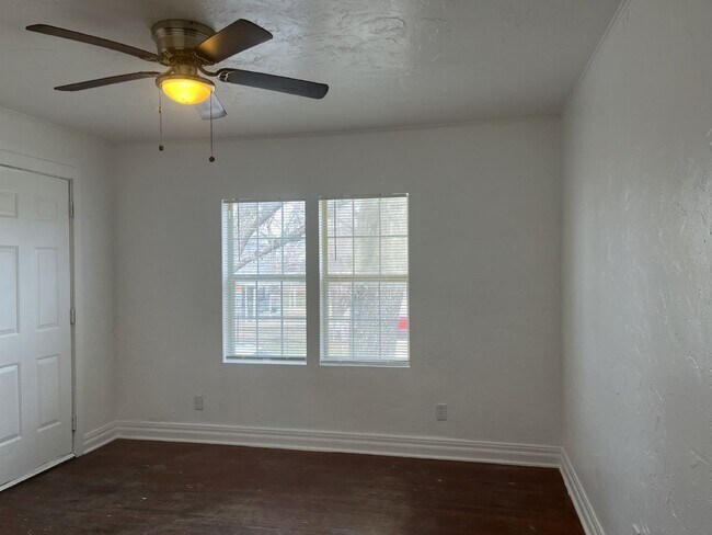 1800 1/2 Exchange Ave.