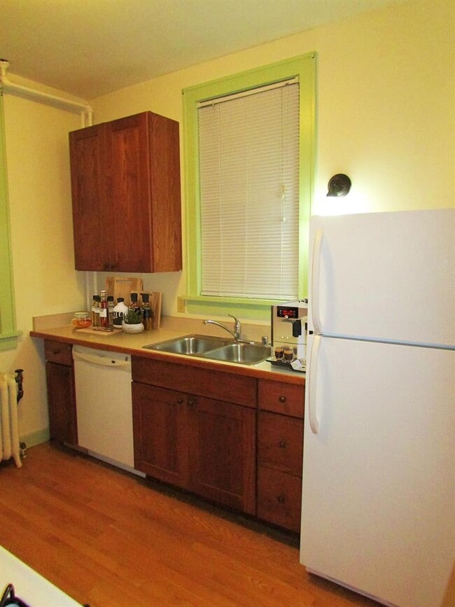 Photo - 220 State St