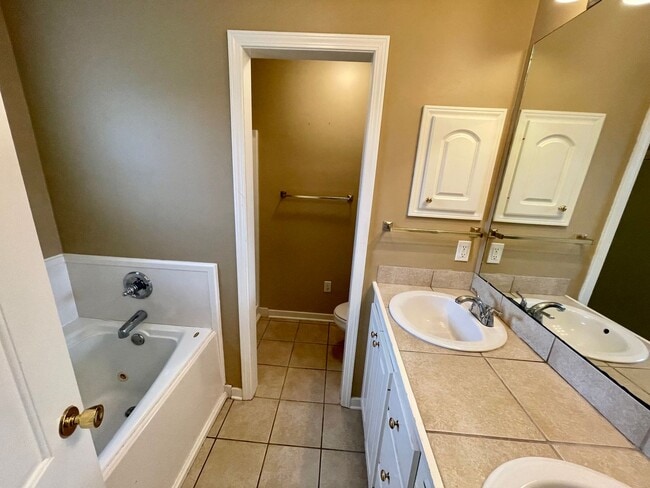 3/2 available in Brandon Farmington Station!! - 3/2 available in Brandon Farmington Station!! Casa