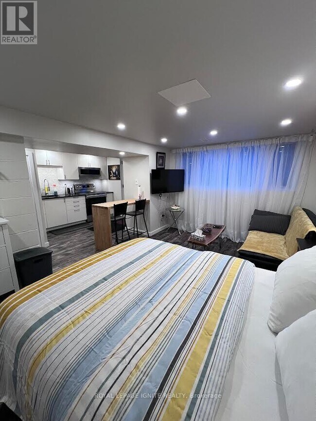 Photo - 208 Rosemount Ave