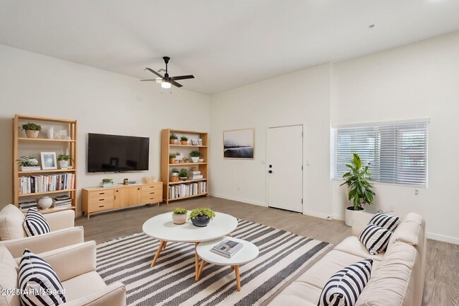 Building Photo - 3031 W Northern Ave Unit 120