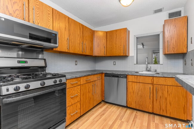 Photo - 5 Talcott Forest Rd Unit APT A