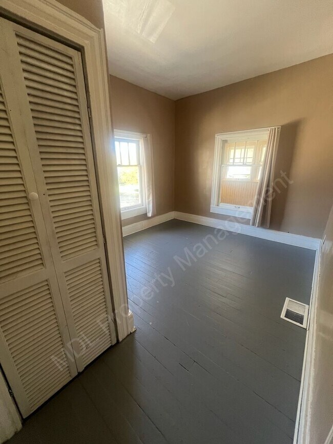 Photo - 707 N Woodbridge St Unidad 2