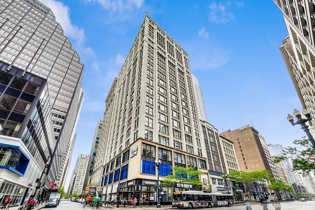 Building Photo - 8 W Monroe St Unit 1702
