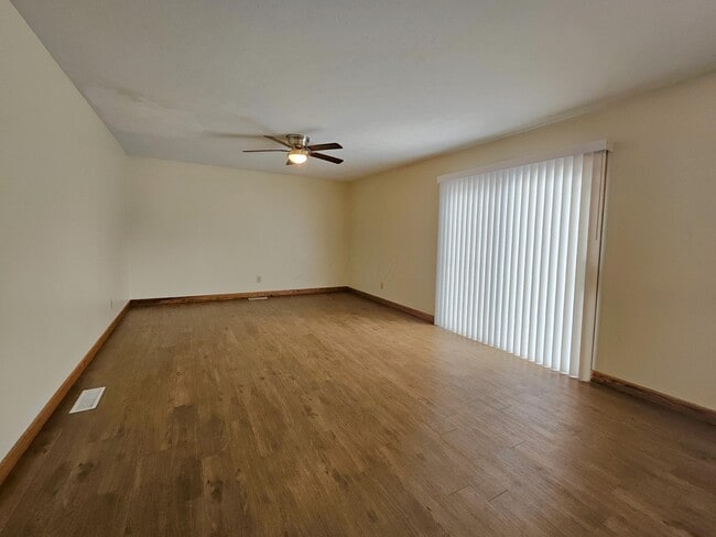 Photo - 101 Andrew Ct E