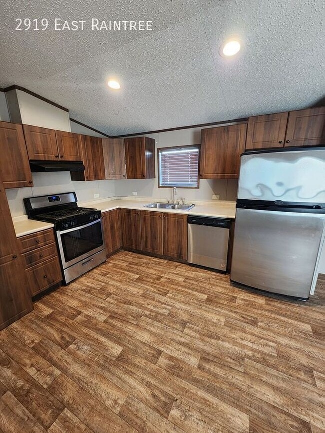 Photo - 2919 East Raintree-