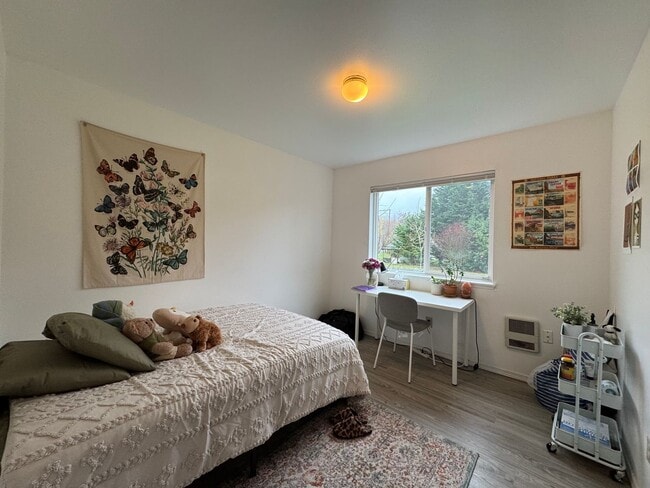 Photo - 4 Bedroom 2 Bathroom Duplex - Near WWU Unit 2324