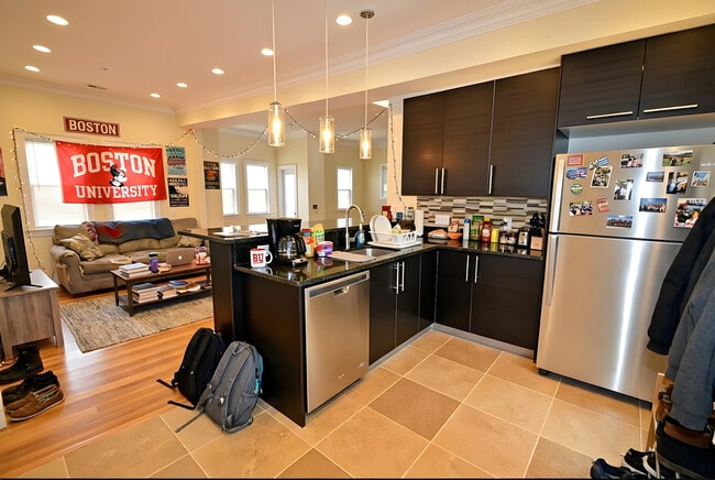 Building Photo - 74 Browne St Unit 4