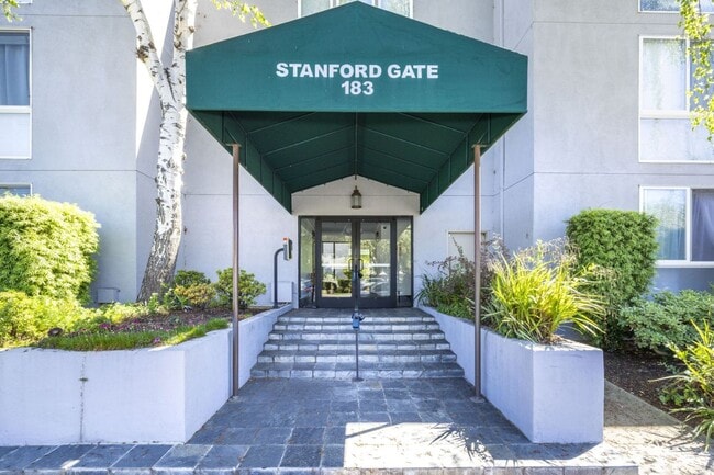 Building Photo - Conveniently Located, Furnished 1 Bed, 1 Bath Condo w/ Updated Kitchen & Bathroom