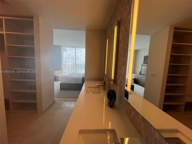 Photo - 88 SW 7th St Unidad 2404