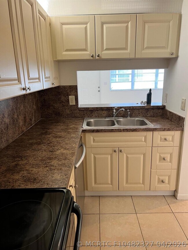1040 Twin Lakes Dr Unit 1040