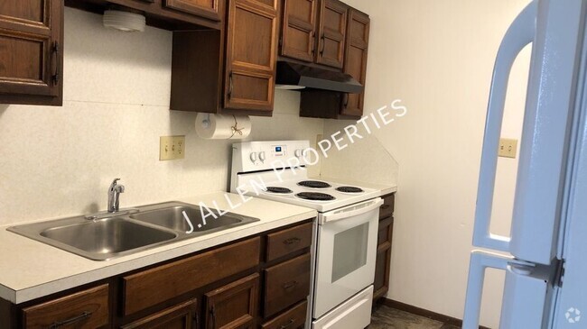 Building Photo - Spacious 2 bed Unit 1 Rental