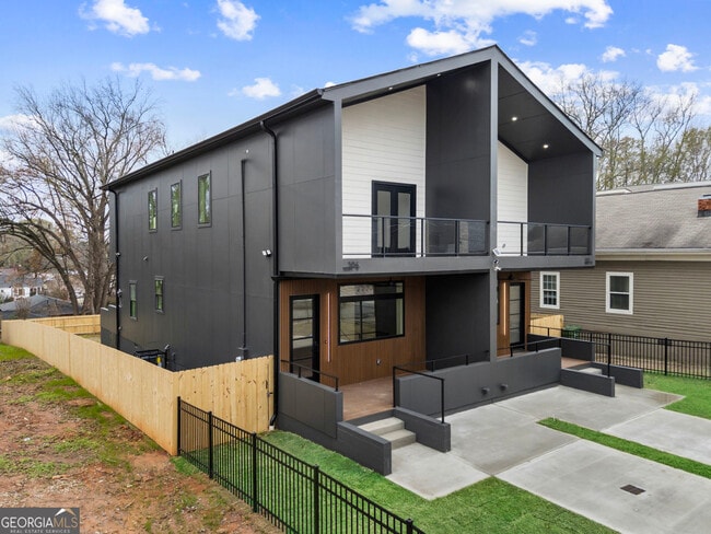 Photo - 582 Hope St SW