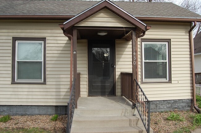 Photo - Cute & clean and close to campus!