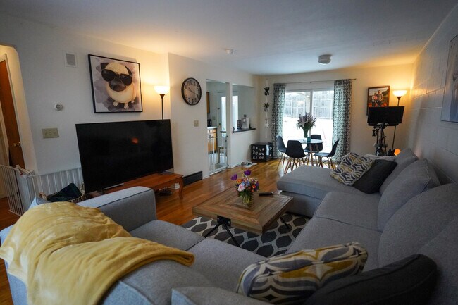 Photo - 120 James St