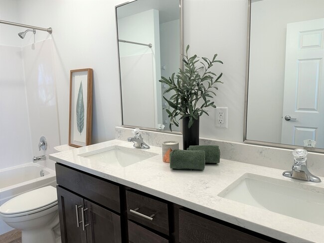 Bath - 660 E Cypress St Unit 1 bed 201