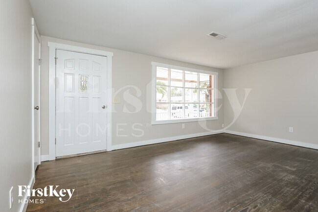 Photo - 4715 Glenn St