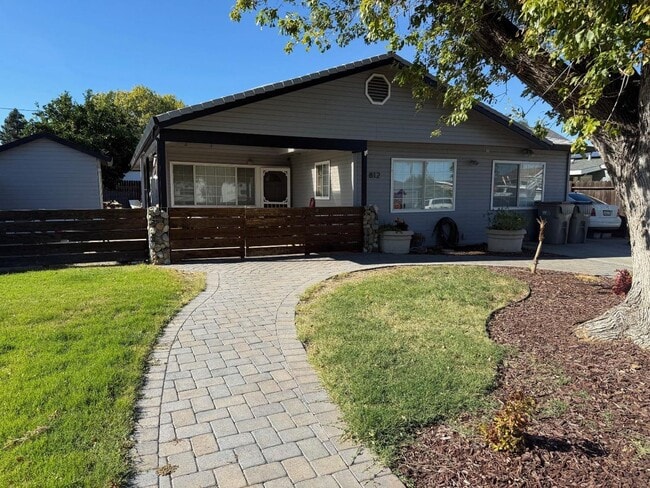 Building Photo - 3 Bedroom home in Winters