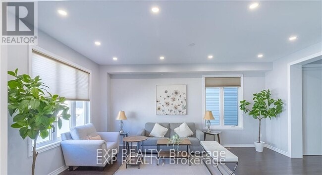 Photo - 320 Autumnfield St