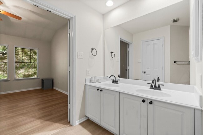 Photo - 75 Scarlet Woods Ct