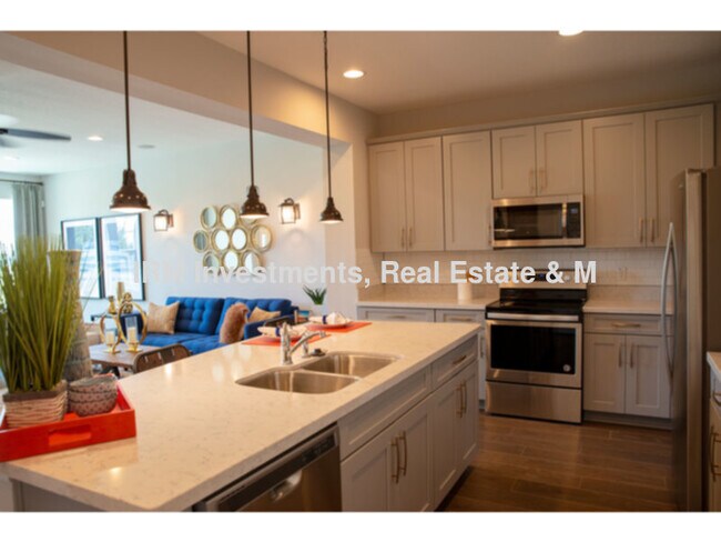 Photo - 3 bed 2.5 bath townhome 2 car garage