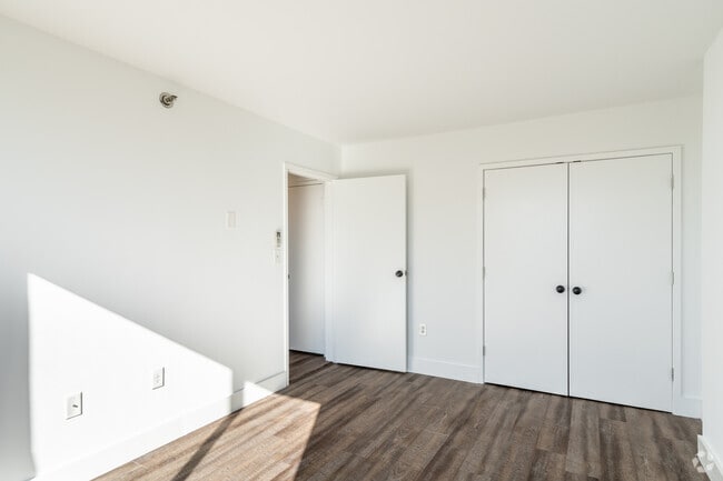 2BR, 1BA - 866SF