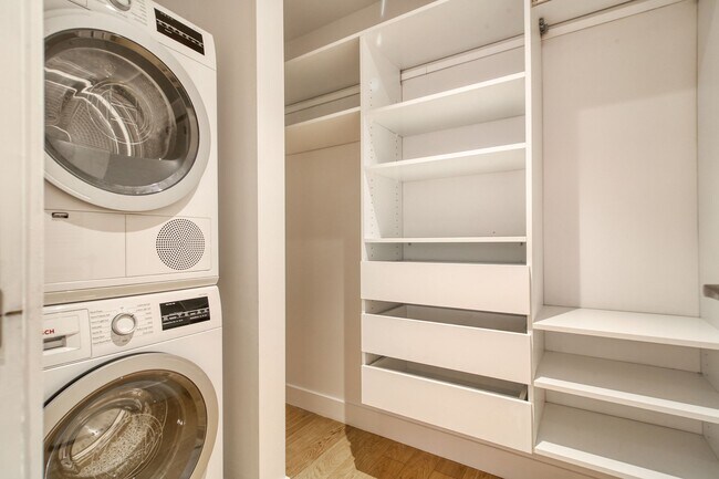 Photo - 4570-4590 Queen-Mary