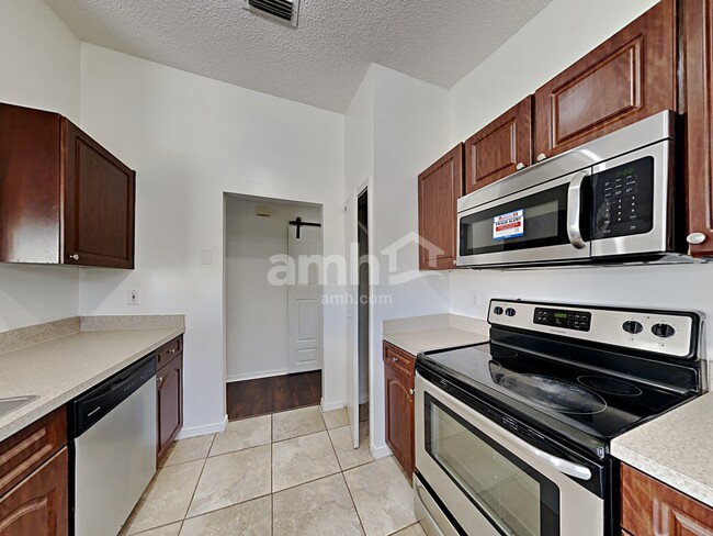 Photo - 332 SW Hollyhock Ct