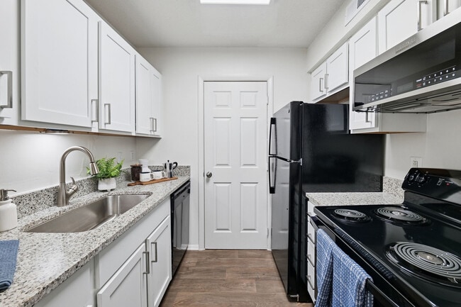 Building Photo - Vetra Quail Hollow