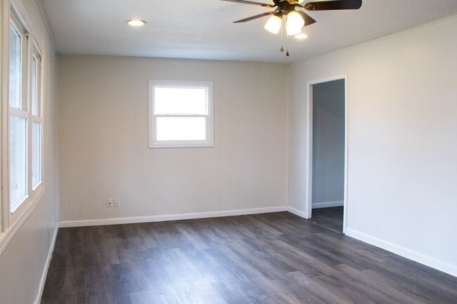 Photo - 3 Bedroom Home with Garage! Section 8 Acce...