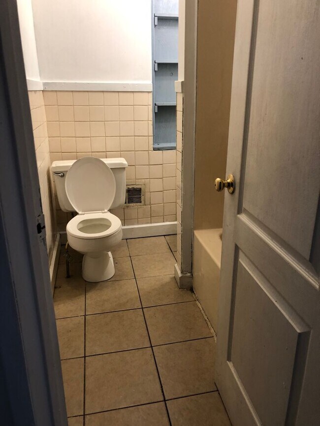 Photo - 808 W King St Unit 2