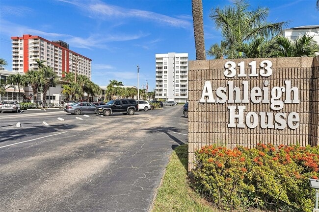 Building Photo - 3113 S Ocean Dr Unit 1004 Rental