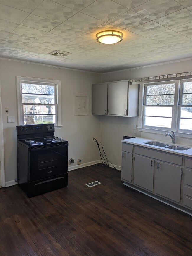 Photo - 201 N Dilling St