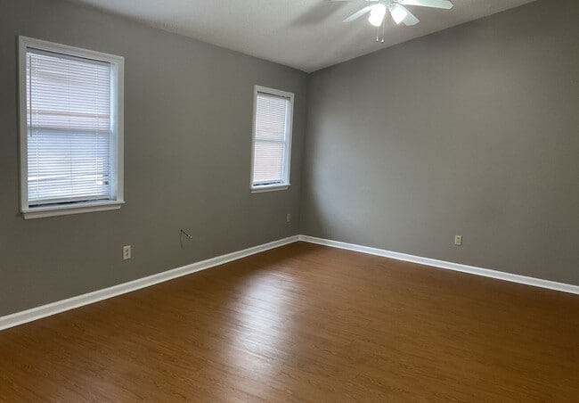 Photo - Cute 2 bedroom, 1 bathroom duplex. Close t...