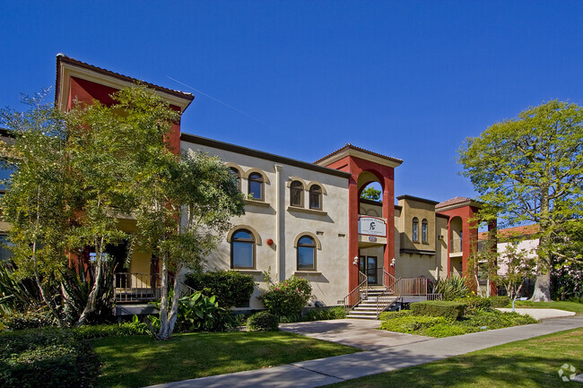 Building Photo - Trojan Plaza Rental