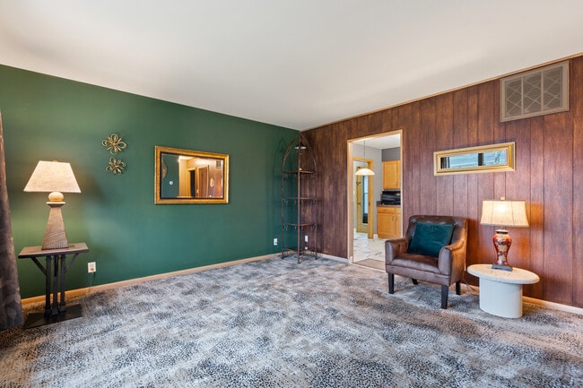 Photo - 537-541 N Edgelawn Dr Unit 537