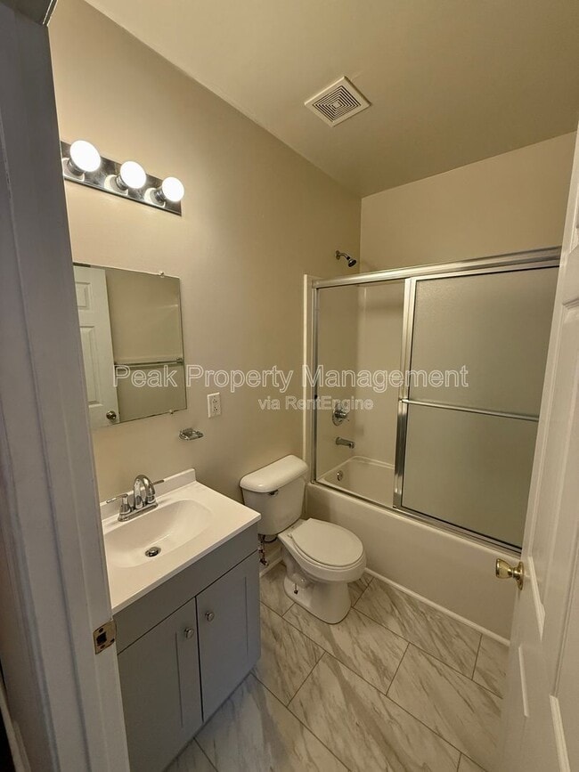 Photo - 1110 W Main St Unidad 1106 1108