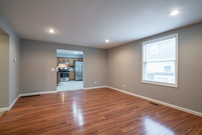 Photo - 631 3rd St NW