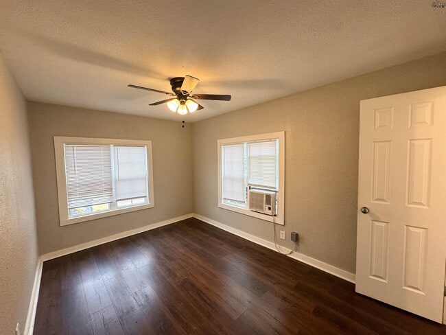 Photo - 1202 Austin St