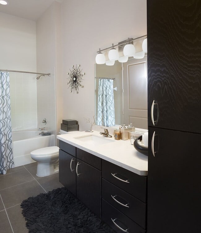Photo - 2430 Victory Park Ln Unit 201.24