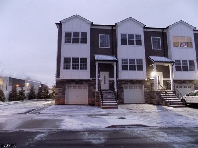 Photo - 1300 Allen St